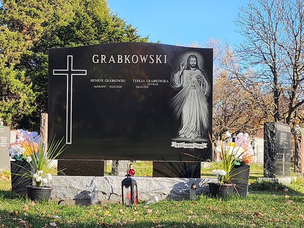 Grabkowski monument
